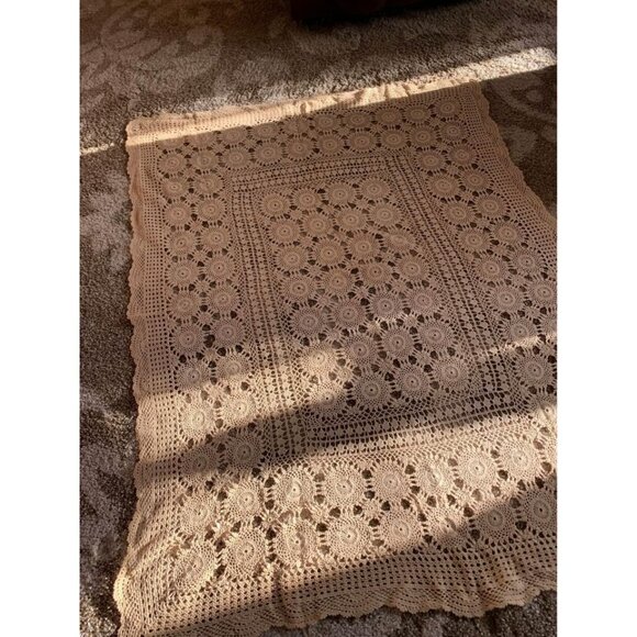 Vintage Crocheted Tablecloth 42 x 68 inches - Picture 6 of 6
